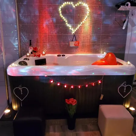 Le Lovelyhome Au Centre Ville Avec Spa Jacuzzi Et Sauna Proche Gare Et Parking Gratuit Colmar Exterior photo