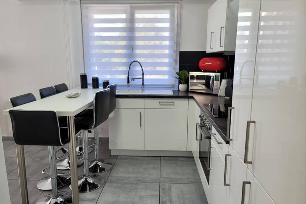 Apartment Le Lovelyhome Au Centre Avec Jacuzzi Et Sauna Proche Gare Et Parking Gratuit