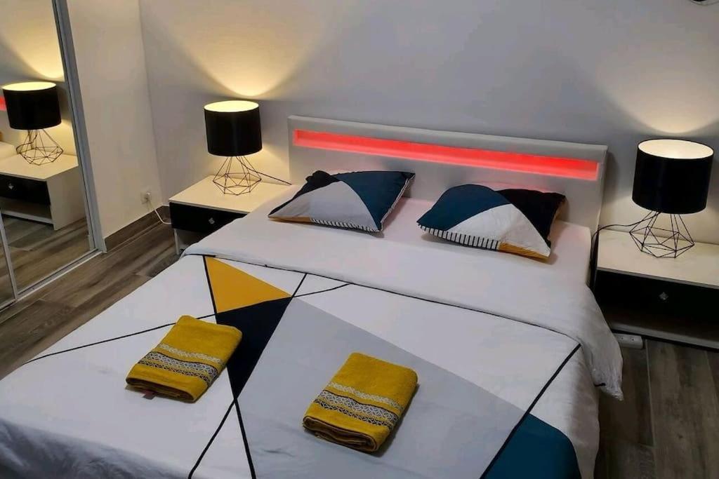 Le Lovelyhome Au Centre Avec Jacuzzi Et Sauna Proche Gare Et Parking Gratuit Apartment