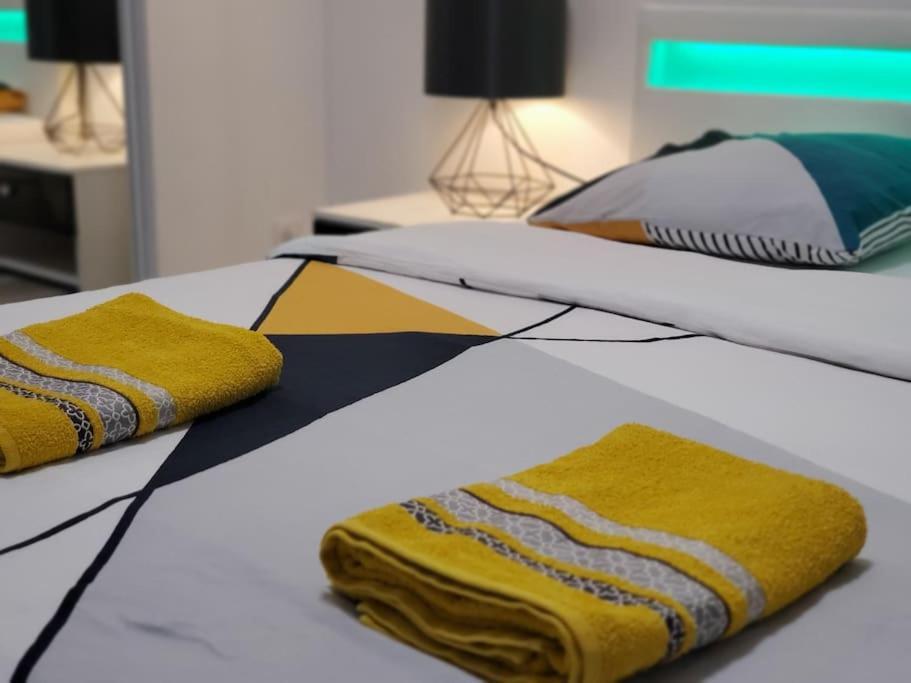 Apartment Le Lovelyhome Au Centre Avec Jacuzzi Et Sauna Proche Gare Et Parking Gratuit